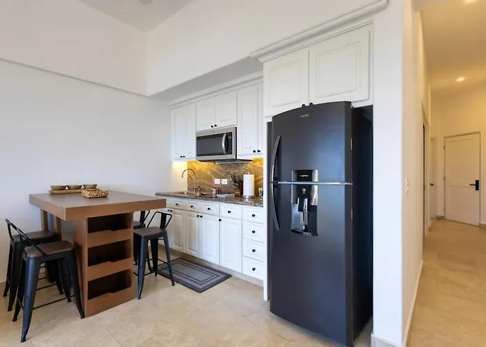 Stylish Coastal Retreat With Breathtaking Views, Pool & Private Balcony *