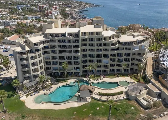 Stylish Coastal Retreat With Breathtaking Views, Pool & Private Balcony Ferienhaus *